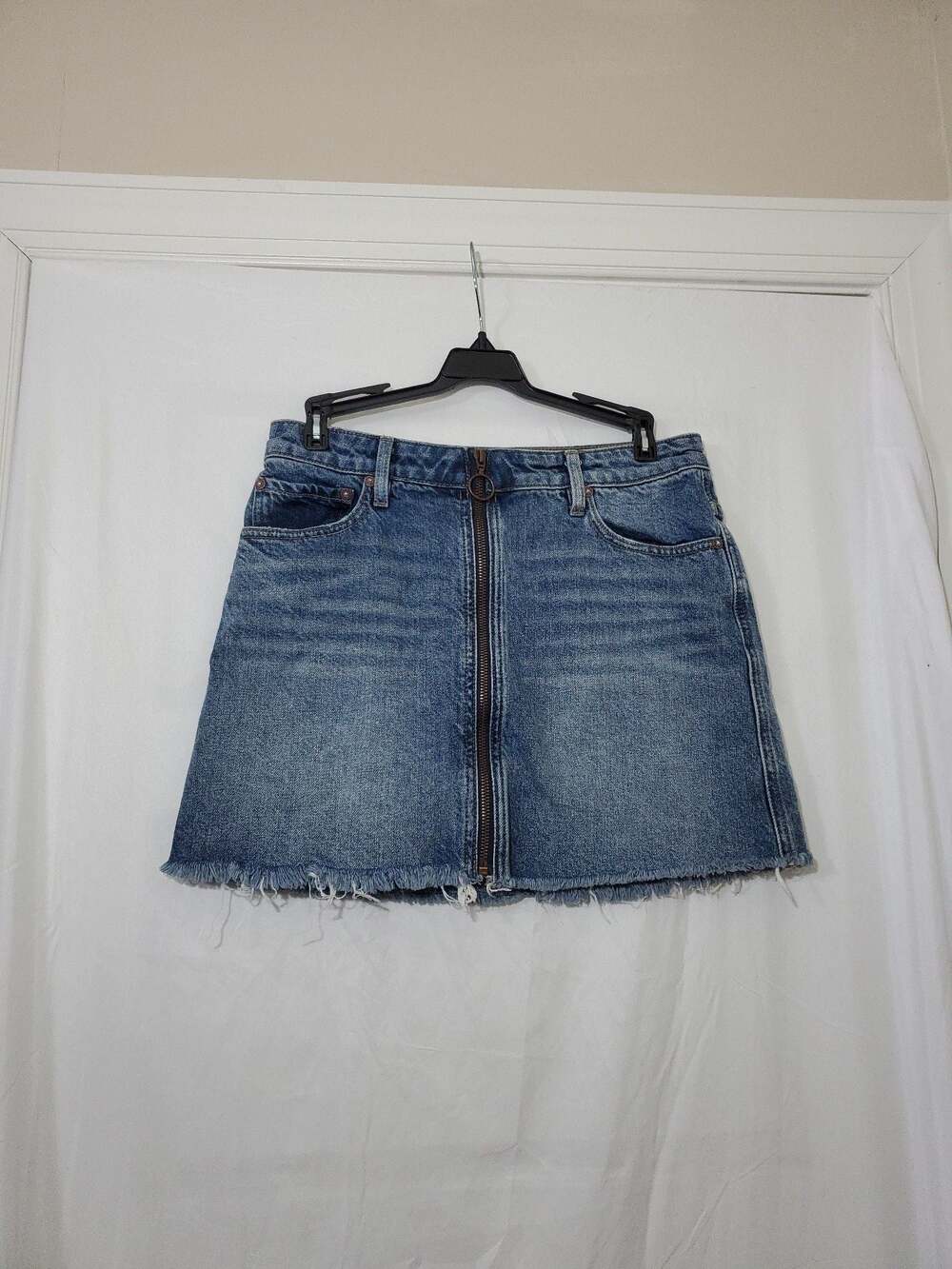 We The Free Denim Zip-Front Raw Hem Mini Skirt Size 27